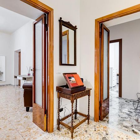 Vivilo Collection - San Vito View Apartment - 3 Bdr 2 Baths روما المظهر الخارجي الصورة
