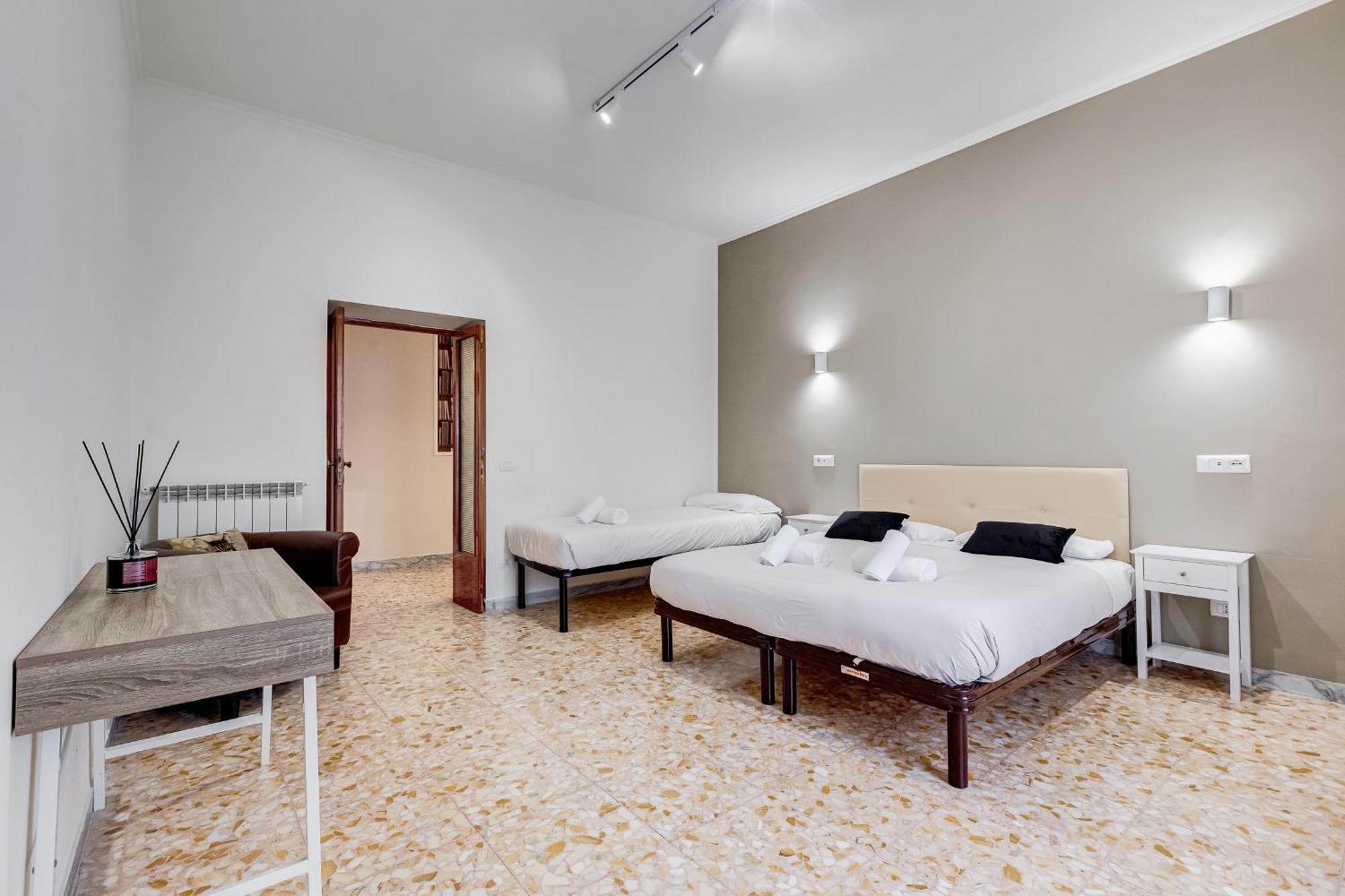Vivilo Collection - San Vito View Apartment - 3 Bdr 2 Baths روما المظهر الخارجي الصورة