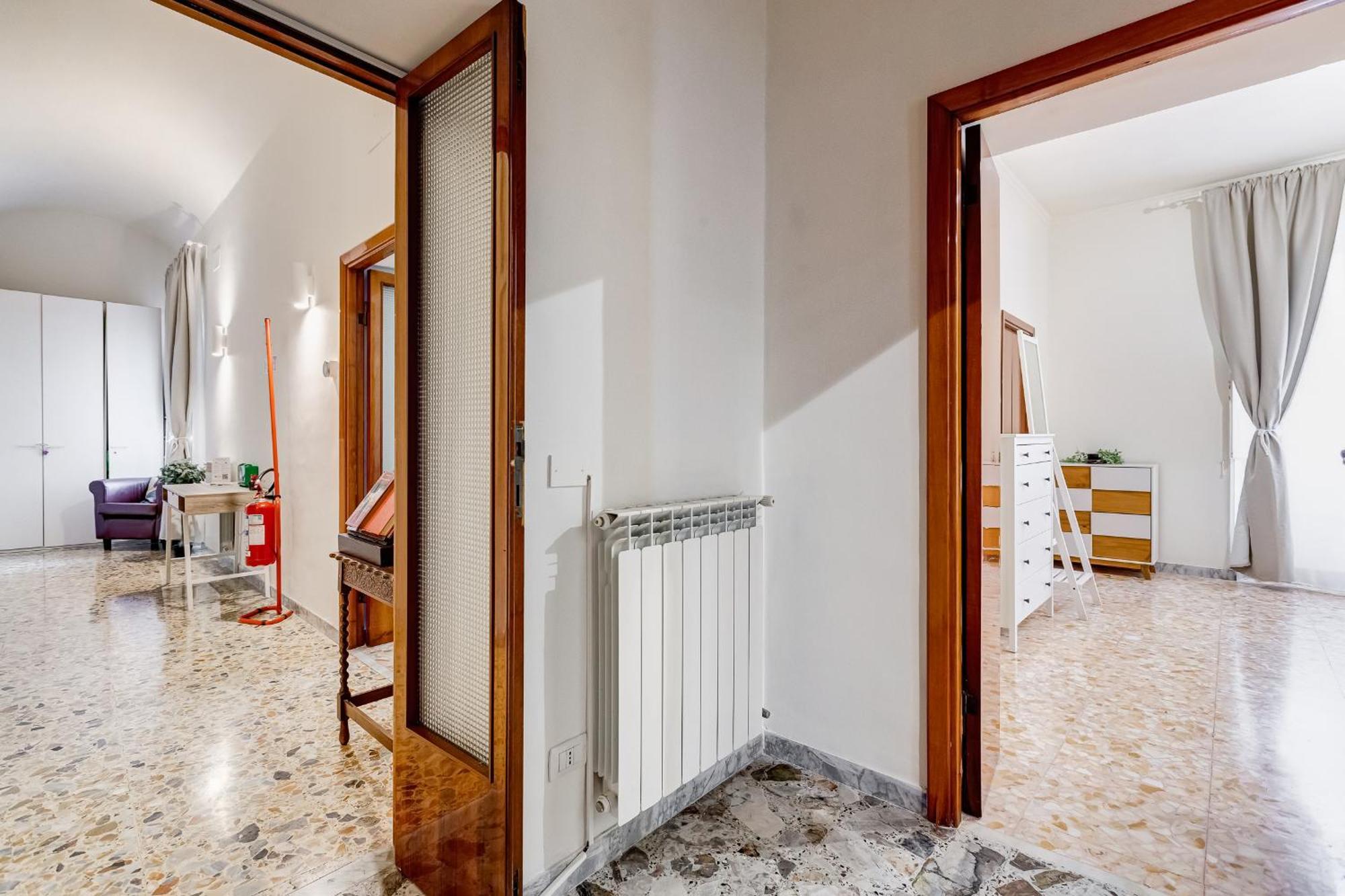 Vivilo Collection - San Vito View Apartment - 3 Bdr 2 Baths روما المظهر الخارجي الصورة