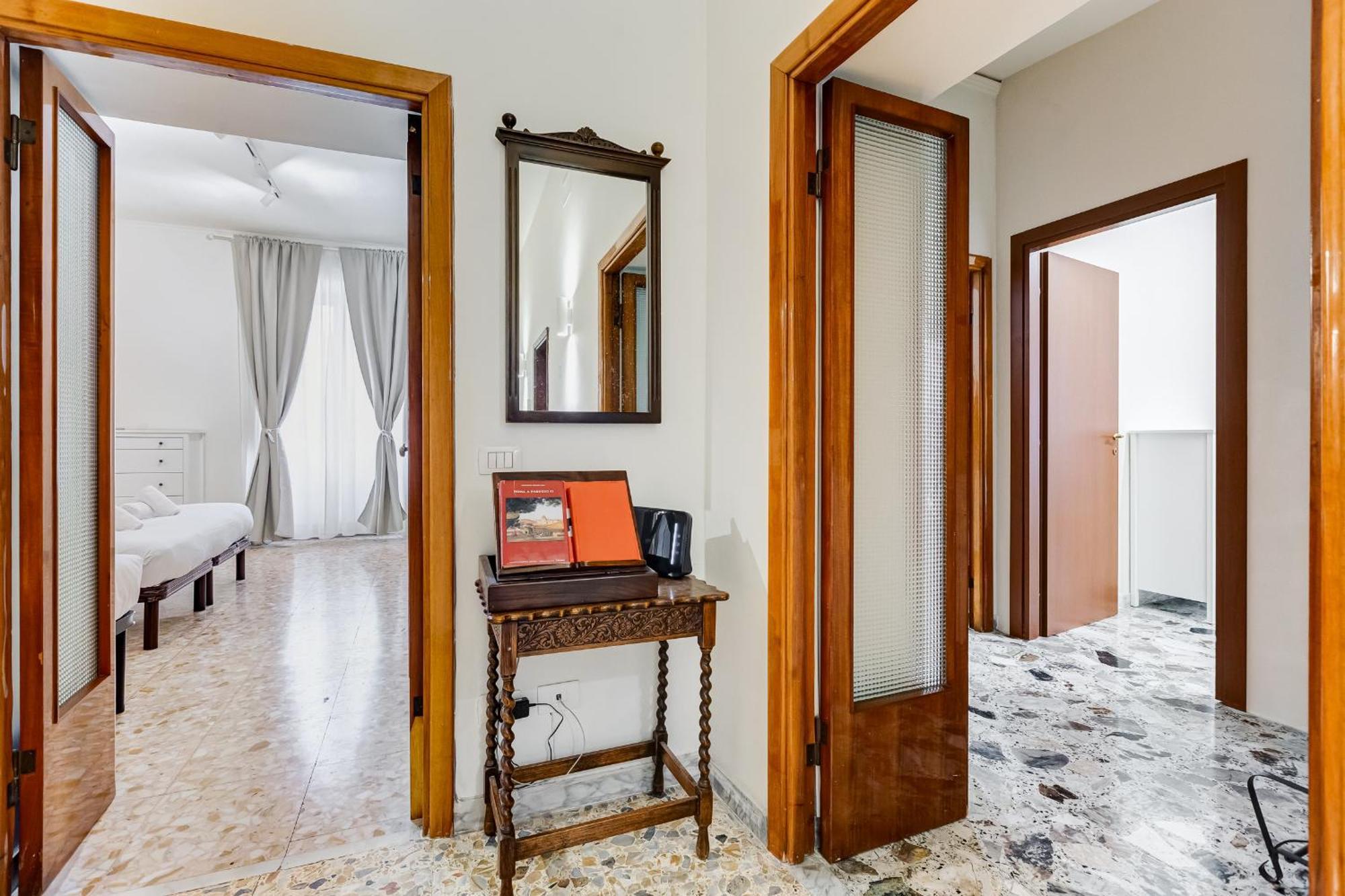 Vivilo Collection - San Vito View Apartment - 3 Bdr 2 Baths روما المظهر الخارجي الصورة