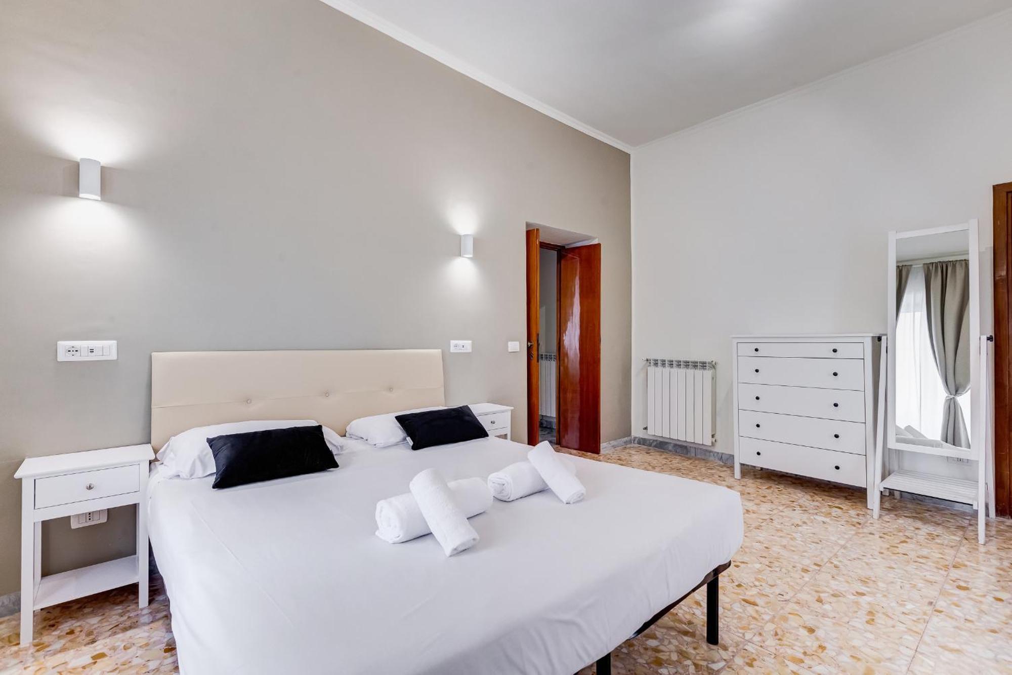 Vivilo Collection - San Vito View Apartment - 3 Bdr 2 Baths روما المظهر الخارجي الصورة