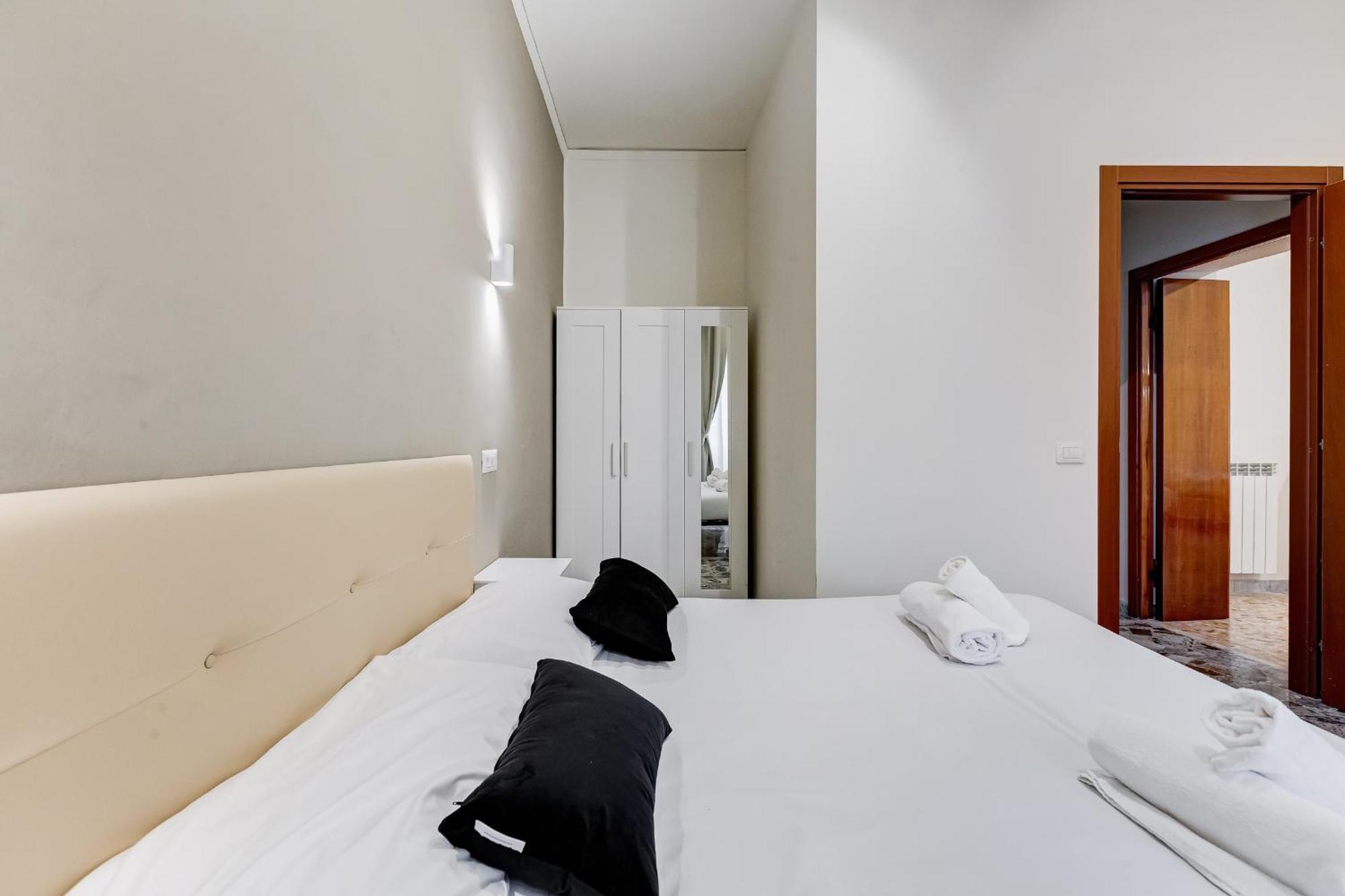 Vivilo Collection - San Vito View Apartment - 3 Bdr 2 Baths روما المظهر الخارجي الصورة