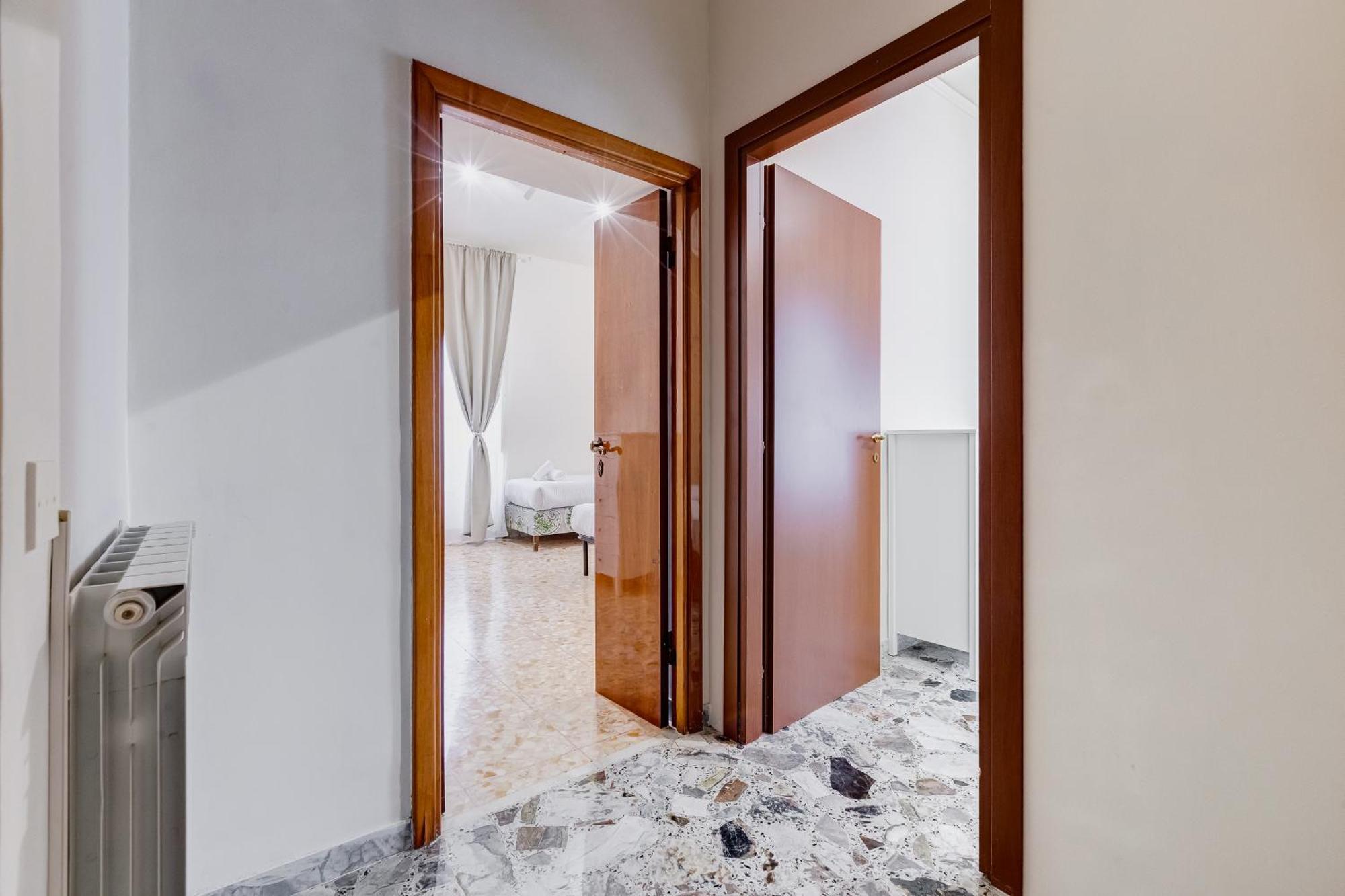 Vivilo Collection - San Vito View Apartment - 3 Bdr 2 Baths روما المظهر الخارجي الصورة