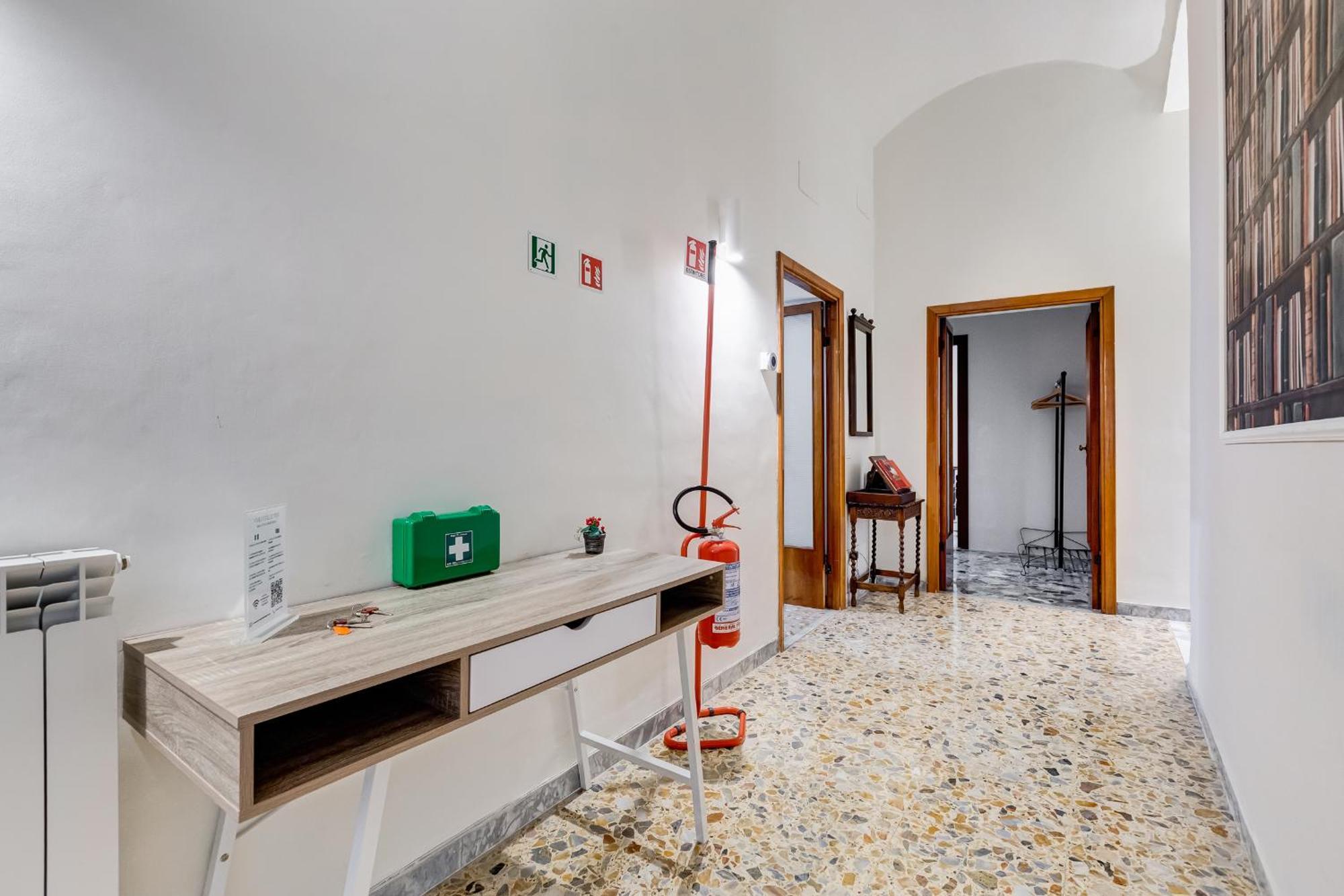 Vivilo Collection - San Vito View Apartment - 3 Bdr 2 Baths روما المظهر الخارجي الصورة