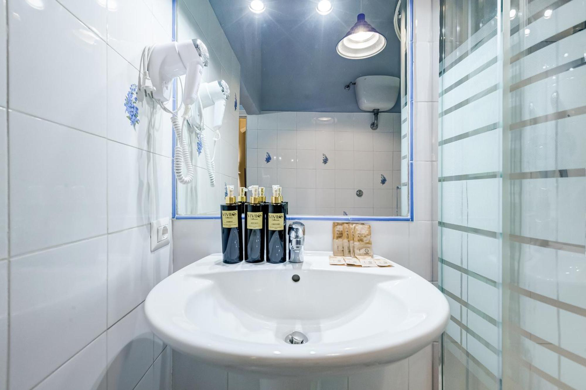 Vivilo Collection - San Vito View Apartment - 3 Bdr 2 Baths روما المظهر الخارجي الصورة