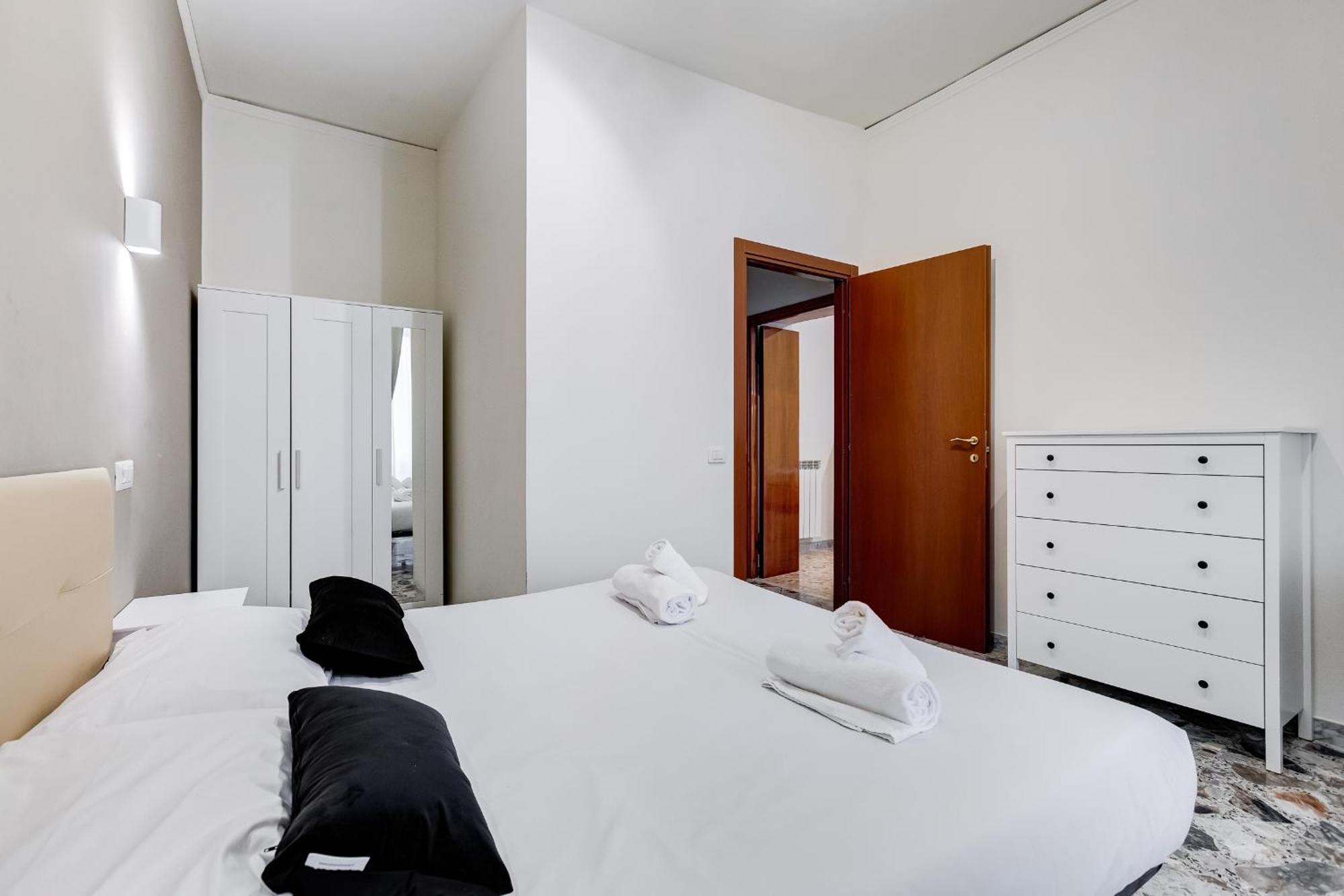 Vivilo Collection - San Vito View Apartment - 3 Bdr 2 Baths روما المظهر الخارجي الصورة