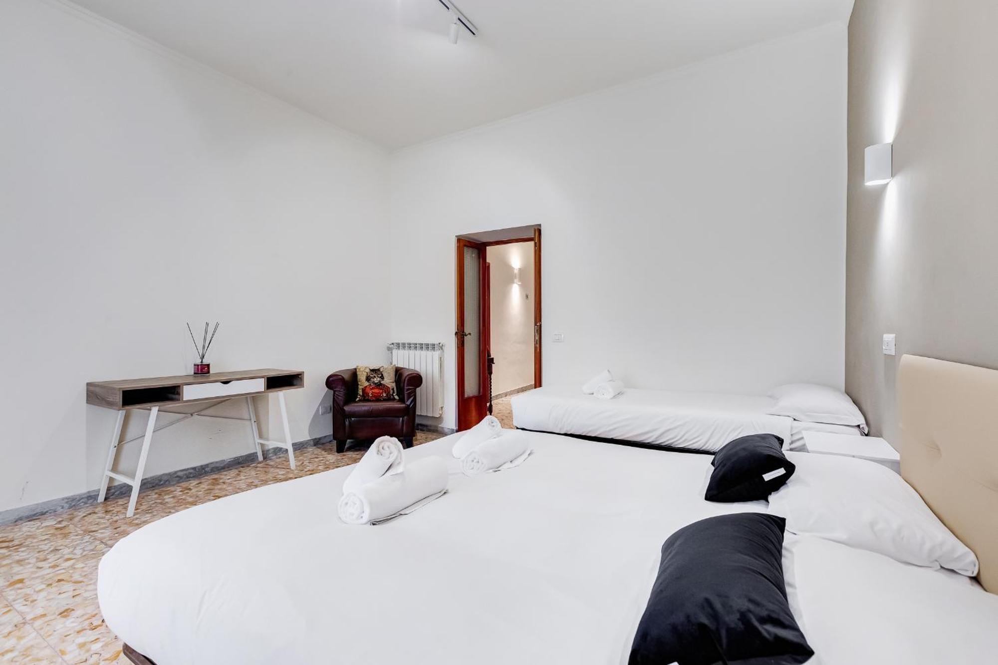 Vivilo Collection - San Vito View Apartment - 3 Bdr 2 Baths روما المظهر الخارجي الصورة